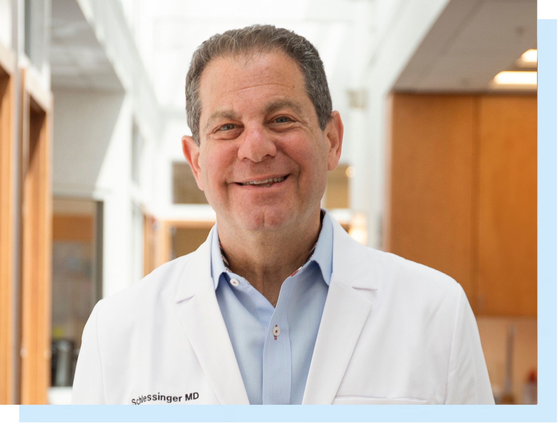 Dr.Jole Schlessinger Headshot cyan